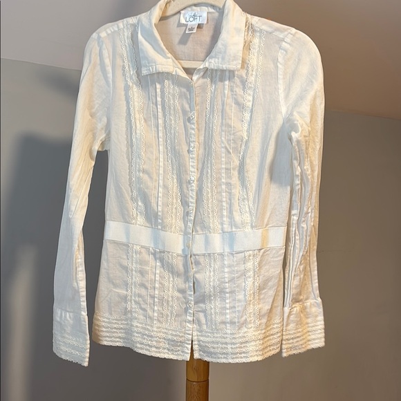 LOFT Tops - $5/25! Add 5 to bundle to get for $25 LOFT Cream Textured Button-Up Shirt